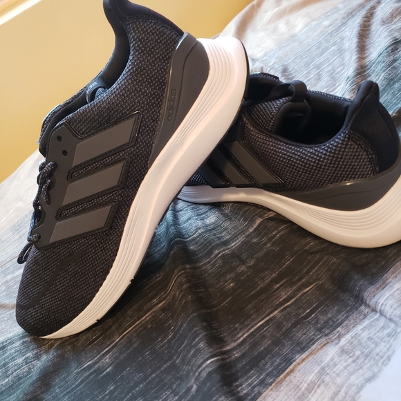 Adidas running shoe - Picture 2 of 3